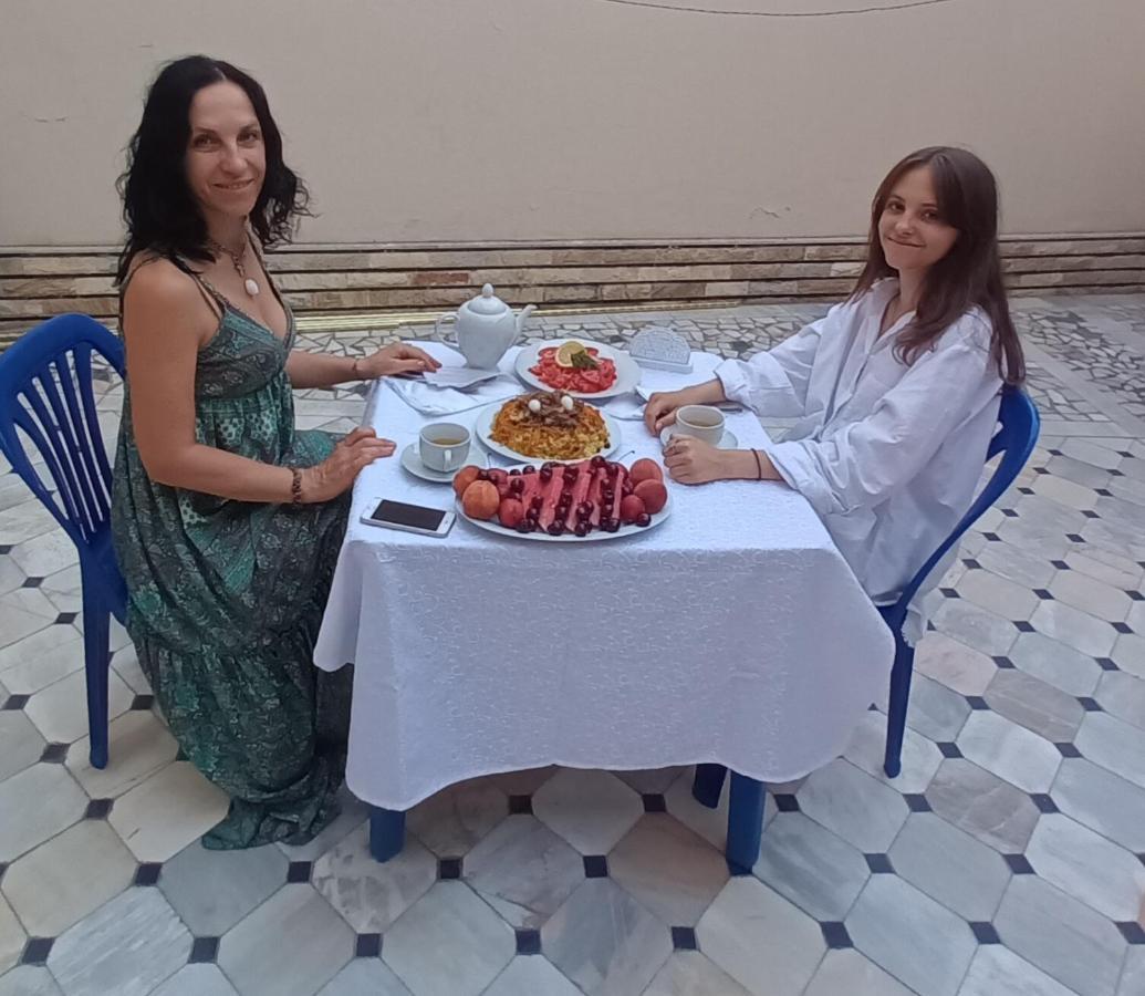 Uzbegim Family Guest House Бухара Екстериор снимка